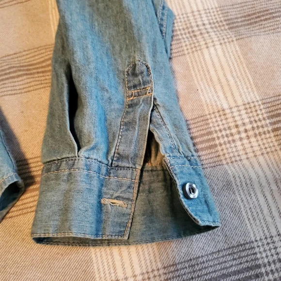 Light Jean women's button down - Picture 6 of 11